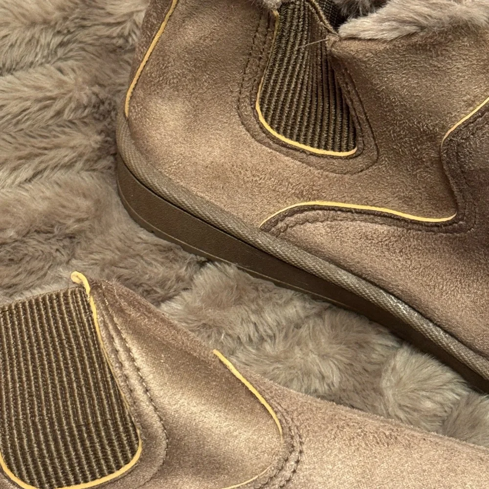 Women’s Brown Fur-Lined Ankle Boots - Size 9